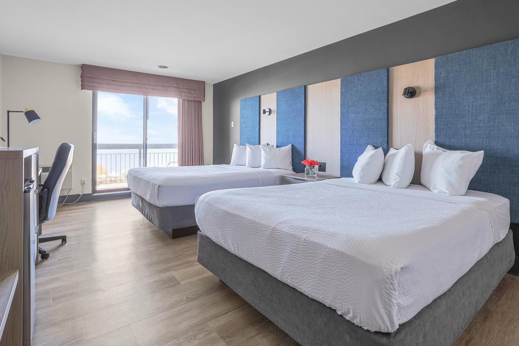รามาดา บาย วินด์แฮม จอร์แดน/บีคอน ฮาร์เบอร์ไซด์ รีสอร์ต Hotel ภายนอก รูปภาพ