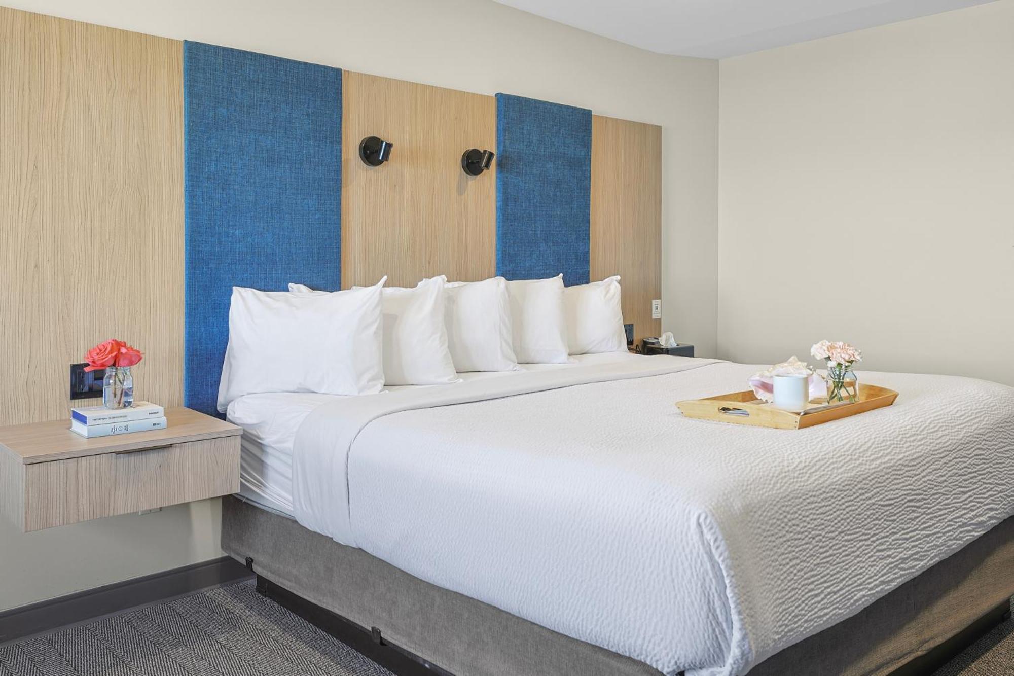 รามาดา บาย วินด์แฮม จอร์แดน/บีคอน ฮาร์เบอร์ไซด์ รีสอร์ต Hotel ภายนอก รูปภาพ