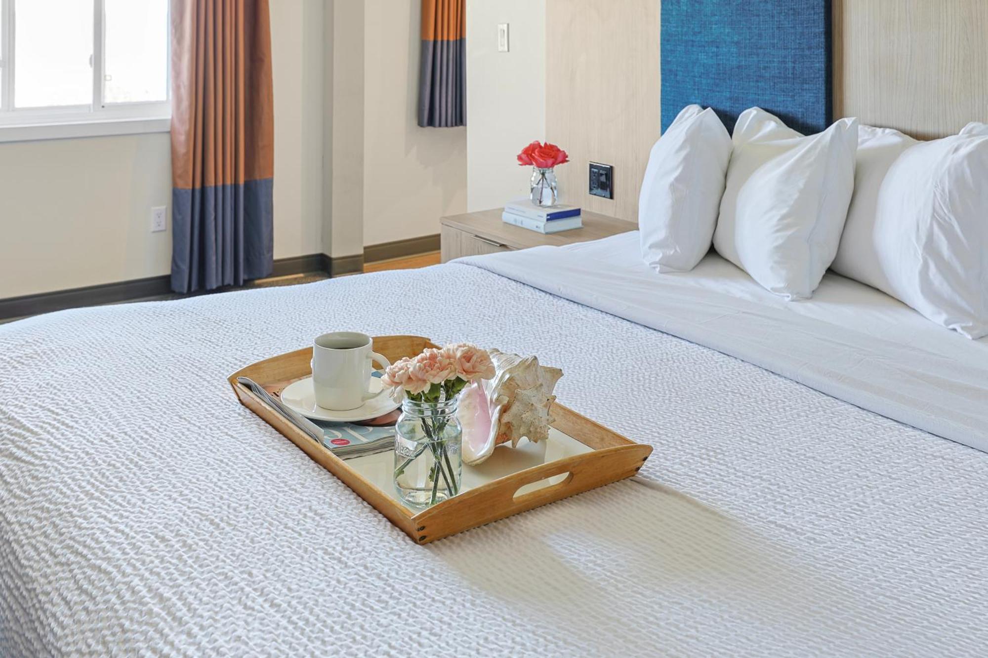 รามาดา บาย วินด์แฮม จอร์แดน/บีคอน ฮาร์เบอร์ไซด์ รีสอร์ต Hotel ภายนอก รูปภาพ