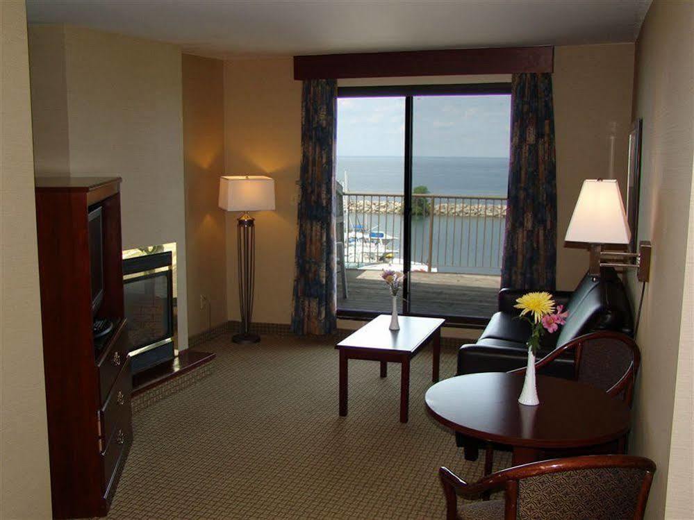รามาดา บาย วินด์แฮม จอร์แดน/บีคอน ฮาร์เบอร์ไซด์ รีสอร์ต Hotel ภายนอก รูปภาพ
