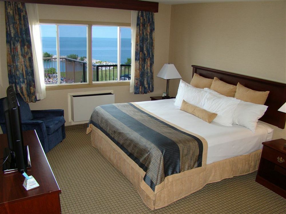 รามาดา บาย วินด์แฮม จอร์แดน/บีคอน ฮาร์เบอร์ไซด์ รีสอร์ต Hotel ภายนอก รูปภาพ